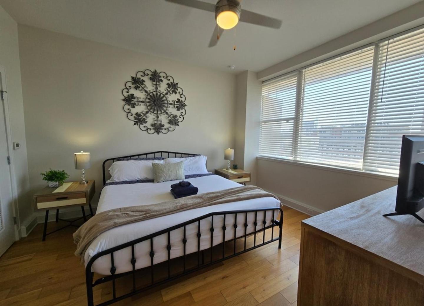 Amazing Condos Beautiful View 2 Blocks To French Quarter, Small Rooftop Pool, Gym, Seanger Theater, Super Dome, And Bourbon St New Orleans Oda fotoğraf