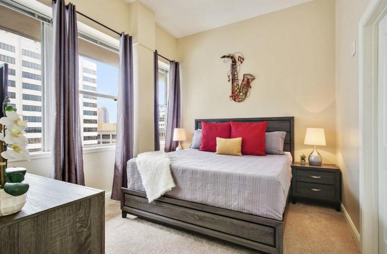 Amazing Condos Beautiful View 2 Blocks To French Quarter, Small Rooftop Pool, Gym, Seanger Theater, Super Dome, And Bourbon St New Orleans Dış mekan fotoğraf