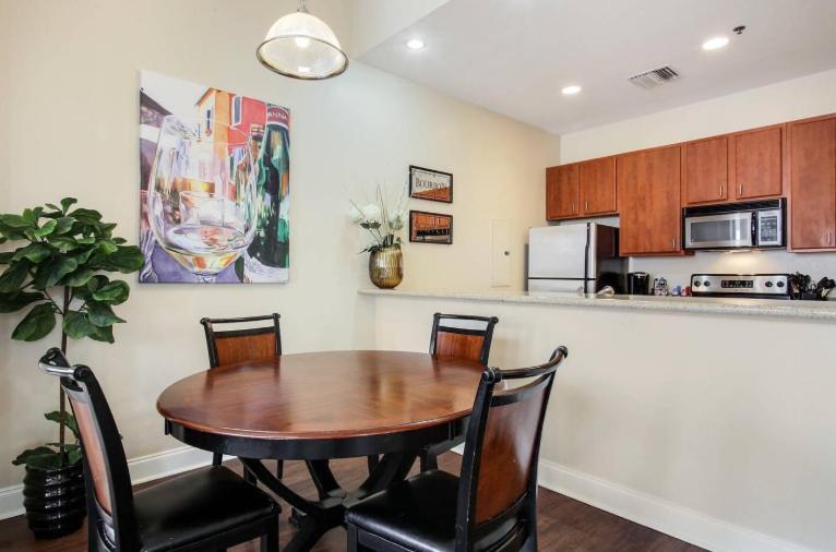 Amazing Condos Beautiful View 2 Blocks To French Quarter, Small Rooftop Pool, Gym, Seanger Theater, Super Dome, And Bourbon St New Orleans Oda fotoğraf